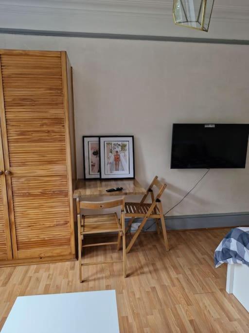 Bright Studio Apartment In A Perfect Location 런던 외부 사진