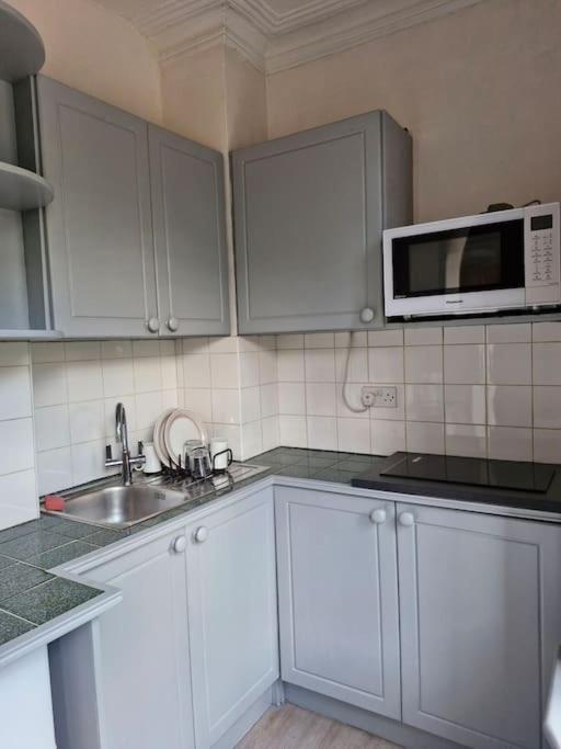 Bright Studio Apartment In A Perfect Location 런던 외부 사진