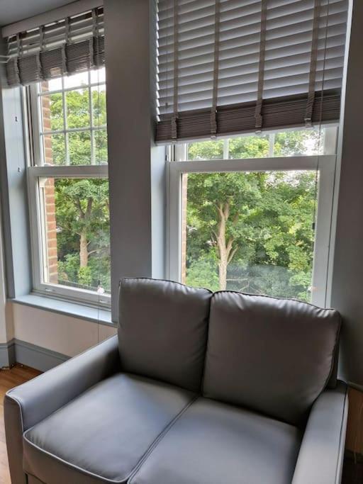 Bright Studio Apartment In A Perfect Location 런던 외부 사진
